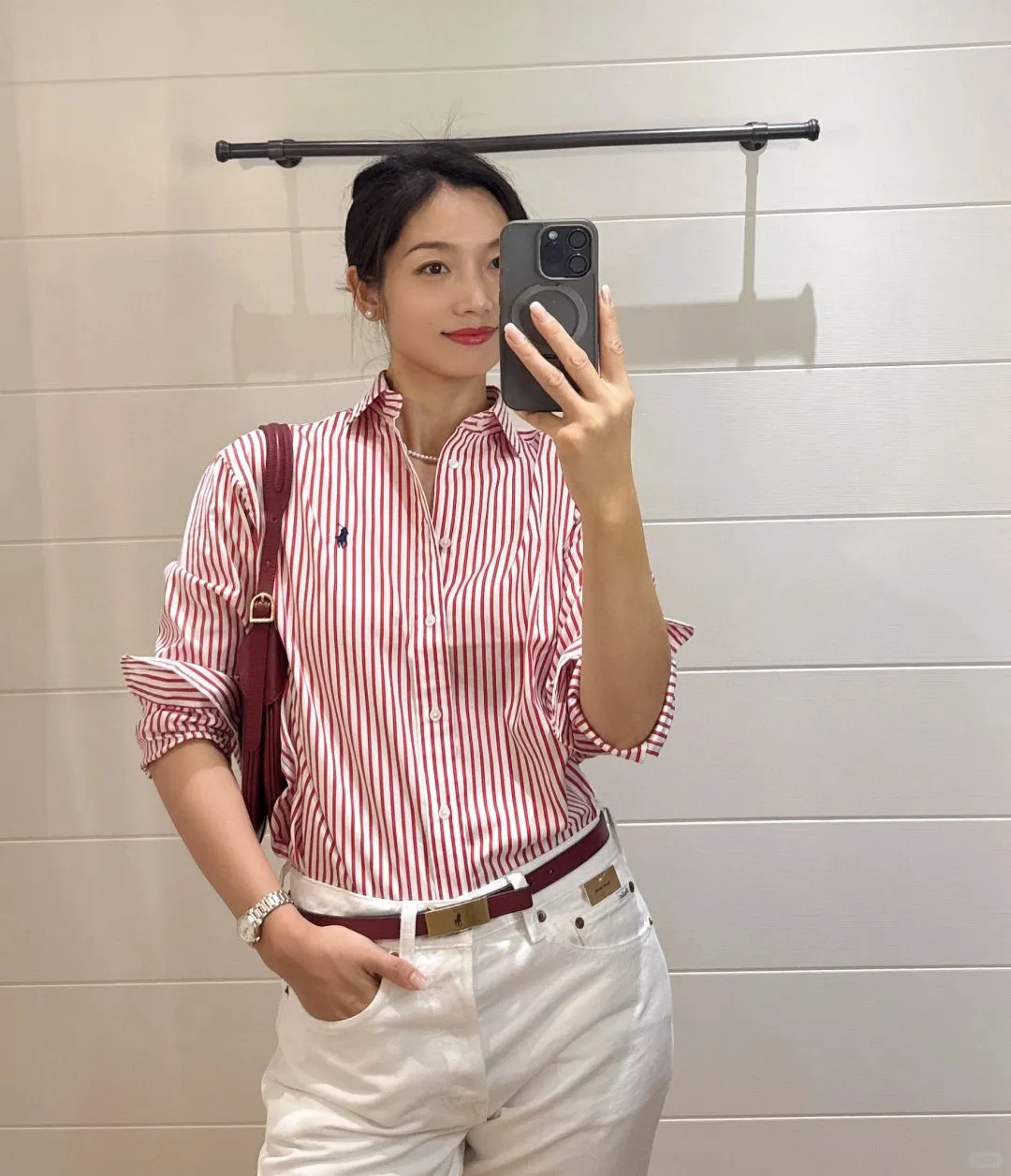 P260 💰 "Top quality" Style number: 8082# [Ralph Lauren classic basic new old money style striped shirt long sleeves] ✅Ralph Lauren Ralph Lauren colorful style old money style cotton poplin striped casual shirt long sleeves ✅Top ceiling quality ZP original development You can compare with the real thing at will ✅100% restored workmanship The entire garment is covered with seams and clean edges Curved triangular bifurcation ✅100% cotton poplin cotton Smooth to the touch Pre-car wash treatment The yarn is tighter ✅Customized dyed original pearlescent white bottom buttons, large and small zoning, vertical phoenix eyelets ✅Special shaped chiffon foil inside the collar door tube, not easy to deform and pull ✅Refreshing colorful striped shirt, salty or sweet, daily travel, extremely high production rate, customized style ✅The upper body looks much better than the real thing, can be worn alone or worn in all seasons, highly recommended for goddesses, size: S-XL, color: red, blue, green